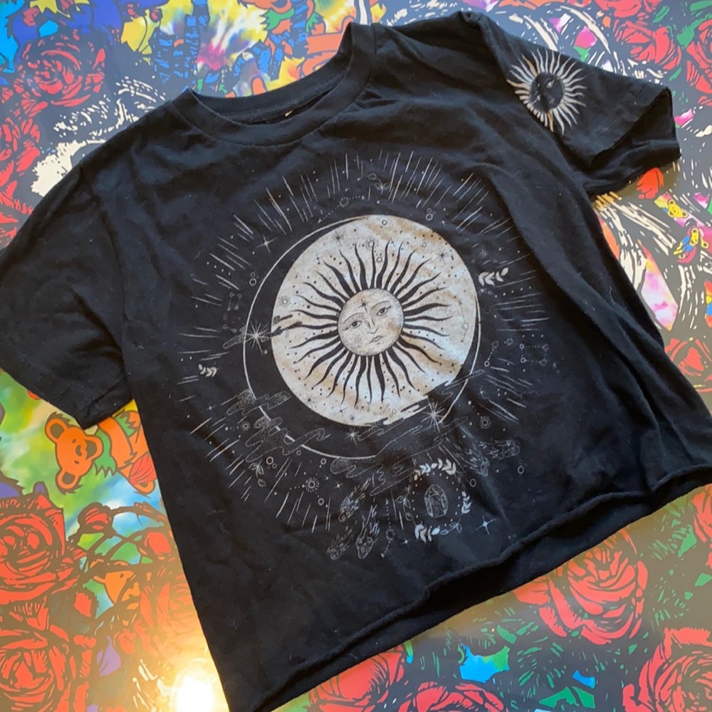 Black celestial crop tshirt